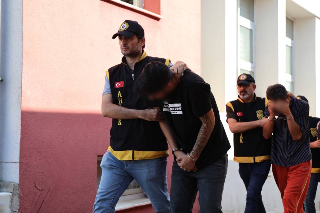 Fuhuş operasyonu! 17 kişi tutuklandı 5